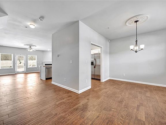5th image of 180 Orchard Dr