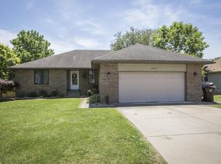 568 E Hillwallen Pl, Nixa, MO 65714