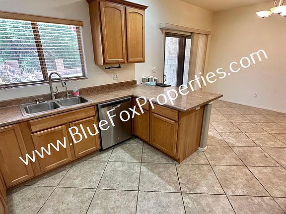 5th image of 2781 N Bell Hollow Pl