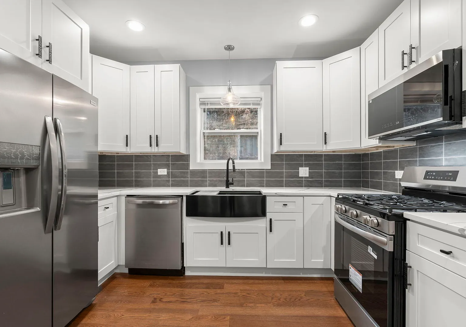 5 bed, 3.0 bath, 1967 sqft, $3,400 — Photo 4