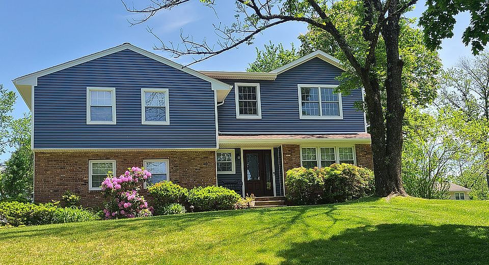 1st image of 33 Parkside Dr