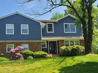 33 Parkside Dr, East Hanover, NJ 07936