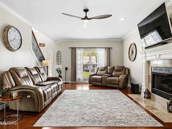 5th image of 225 Caulderwood Ln