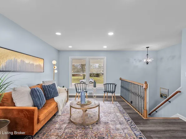 7007 Green Manor Dr, Louisville, KY 40228