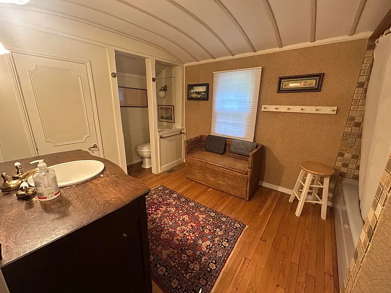 266 N Haverhill Rd — Photo 23