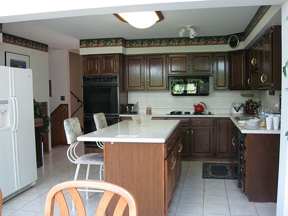 LARGE KITCHEN