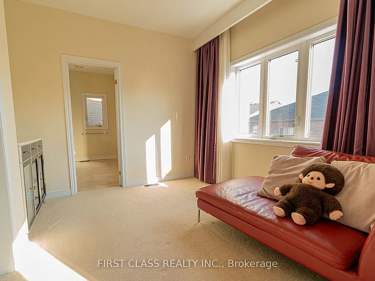 60 Wozniak Cres — Photo 10