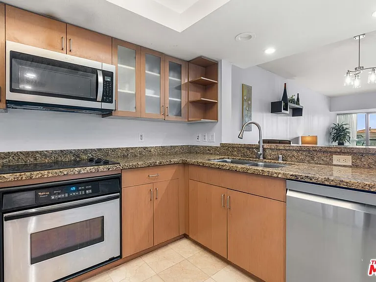 13700 Marina Pointe Dr #510 — Photo 8