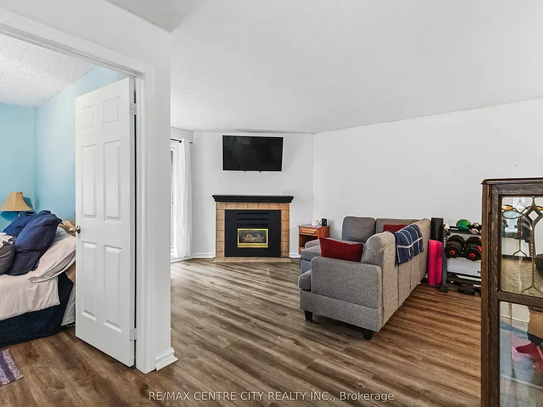 2230 Trafalgar St #121 — Photo 3