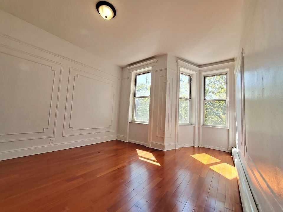 1st image of 431 Marion St #L3