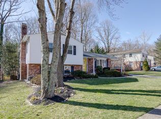 7117 Hadlow Ct, Springfield, VA 22152