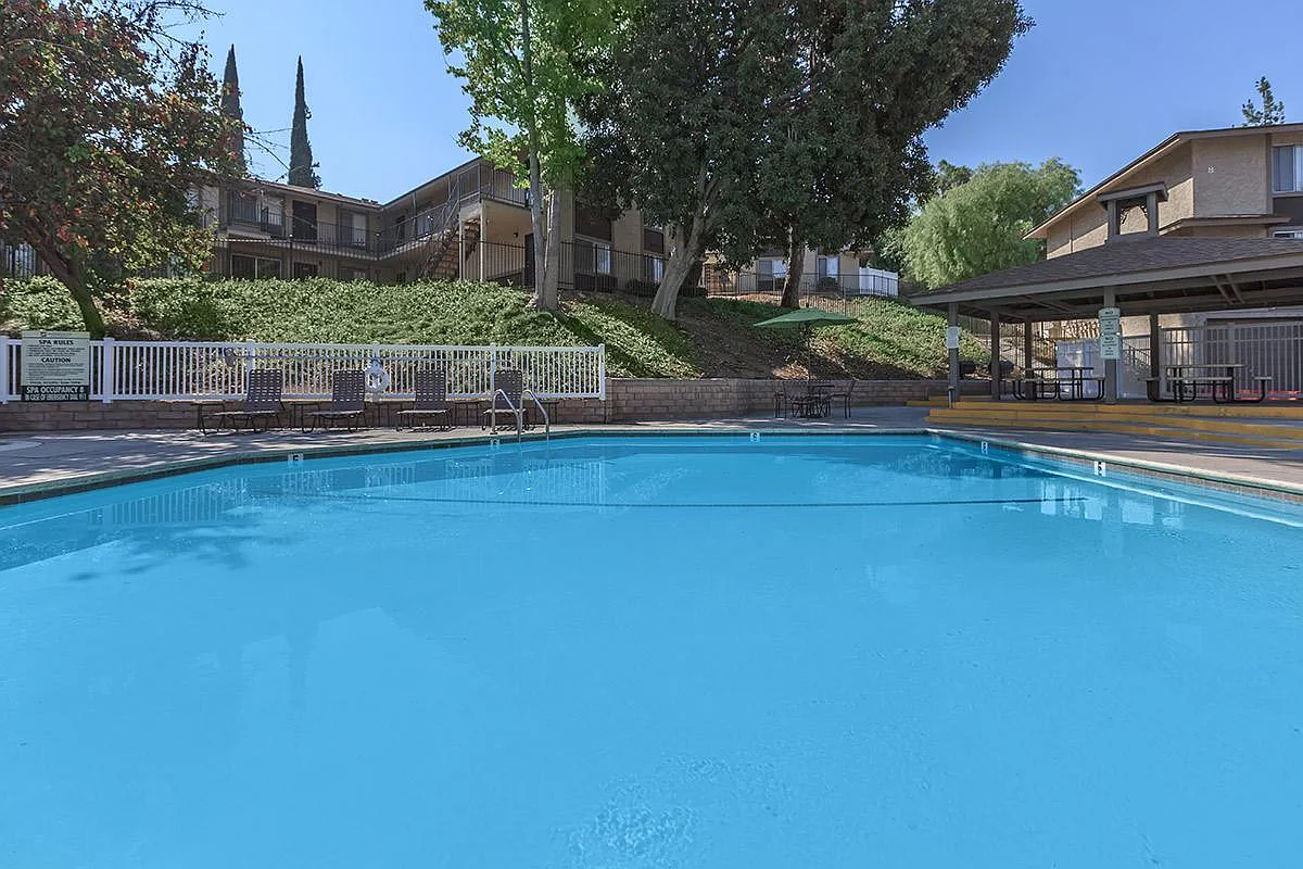 Woodglen Apartment Homes — Photo 3