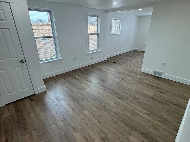 1148 East St — Photo 11