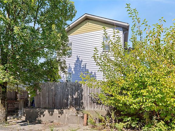 4th image of 2123 Lautner St