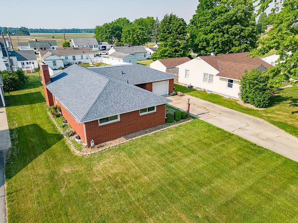1st image of 111 Parkwood Dr