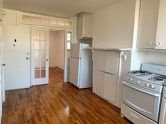 5th image of 231 Boerum St APT 2L