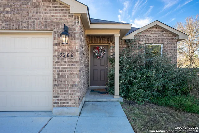 3 bed, 2.0 bath, 1455 sqft, $1,575 — Photo 2