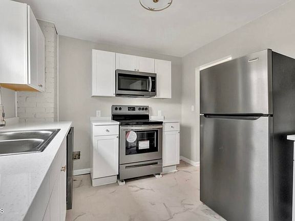 2nd image of 2601 Hawaii St