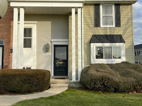 37429 Charter Oaks Blvd, Clinton Township, MI 48036