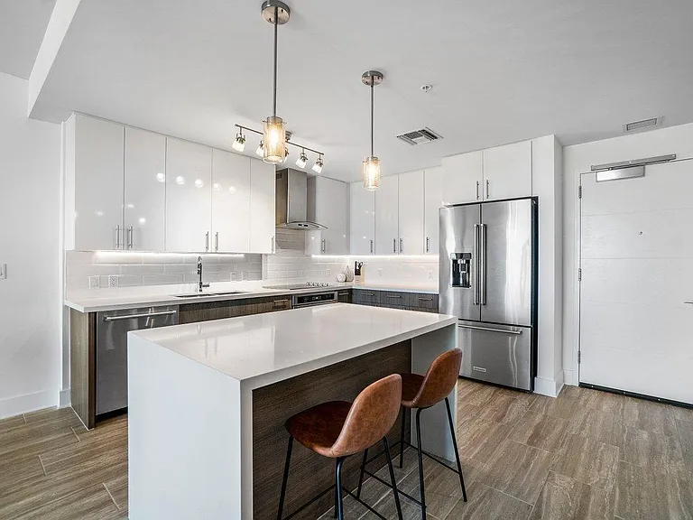 236 SE 5th Ave #303 — Photo 3