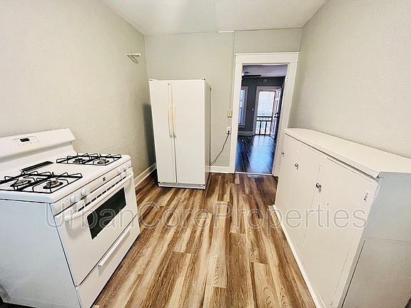5th image of 232 4th St N APT 3