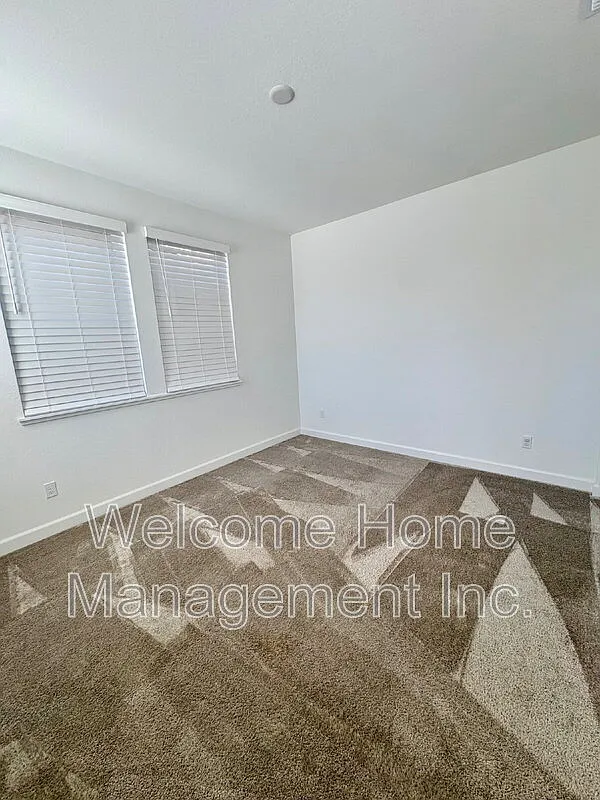 5 bed, 3.0 bath, 2444 sqft, $4,100 — Photo 4