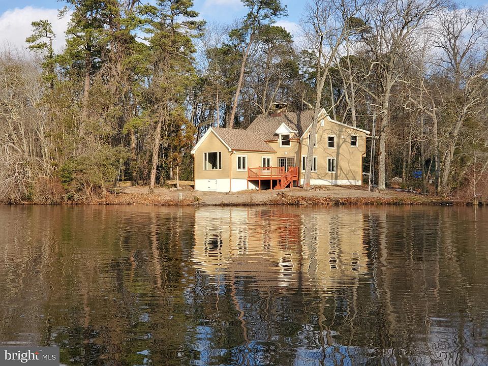1st image of 349 Wisteria St