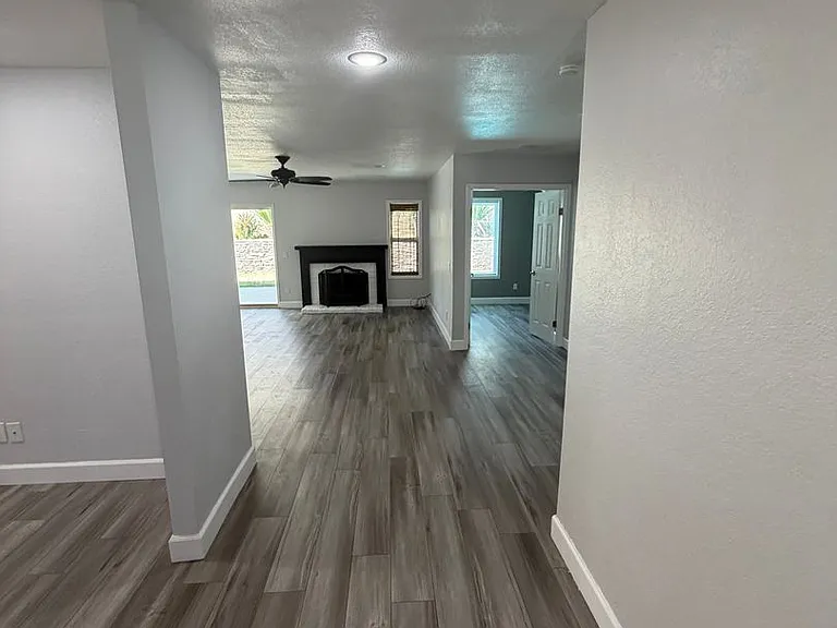 1118 Zircon St — Photo 15