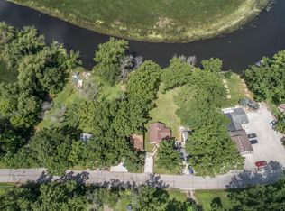 8318 Fox River Rd, Waterford, WI 53185