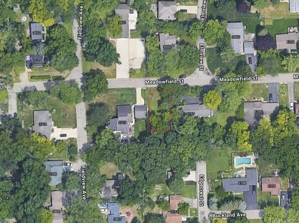Meadowfield St, West Bloomfield, MI 48324