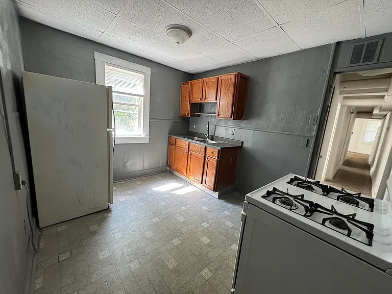 107 College St #1R — Photo 14