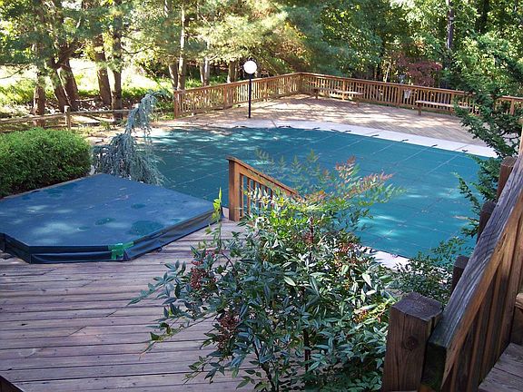 Back Pool,Hot Tub & BB Court