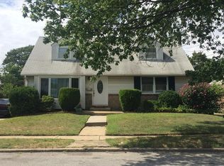 34 Holland Ct, Valley Stream, NY 11580