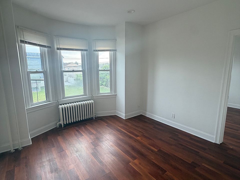 2nd image of 633 Arctic Ave #A2