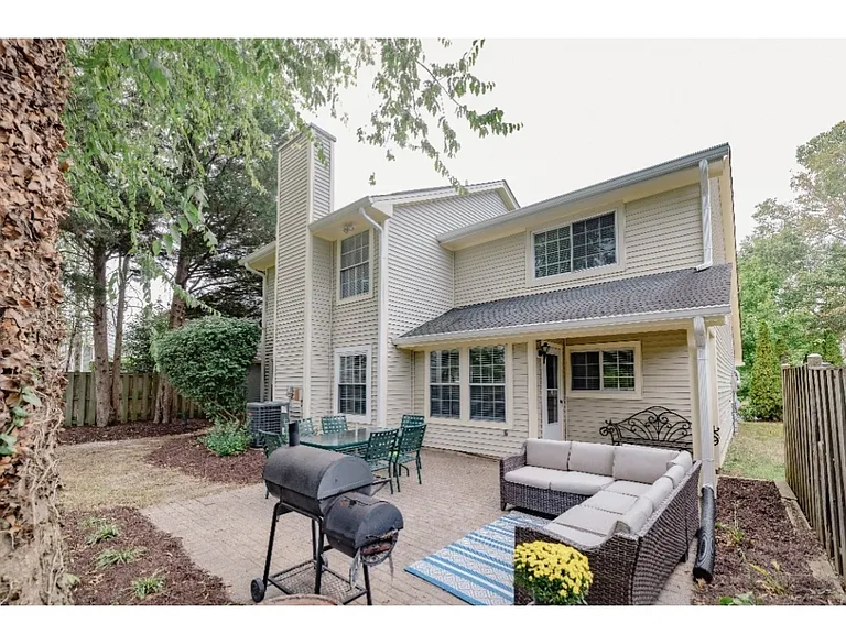 Spacious patio ( comes unfurnished)