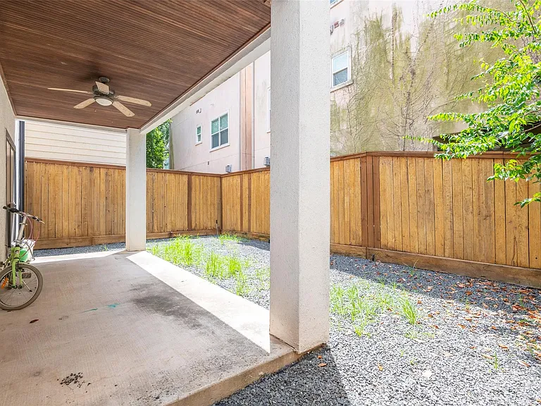 4233 Childress St — Photo 46