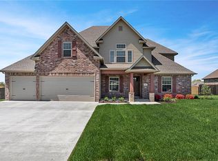 1401 Amore Ln, Centerton, AR 72719