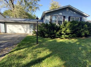 1114 Coach Rd, Homewood, IL 60430