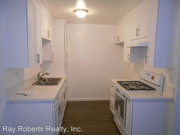 3rd image of 15735 Blaine Ave APT 3