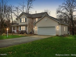 39 Radny Dr SE, Lowell, MI 49331