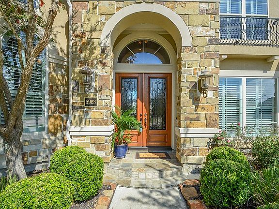 2nd image of 5923 Hawthorne Garden Way