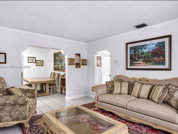 4th image of 2145 SW 26th St