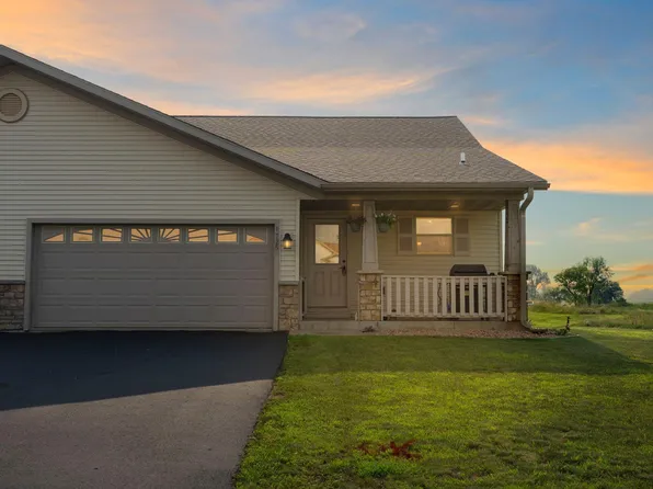 1725 Ponderosa Ln, New Richmond, WI 54017