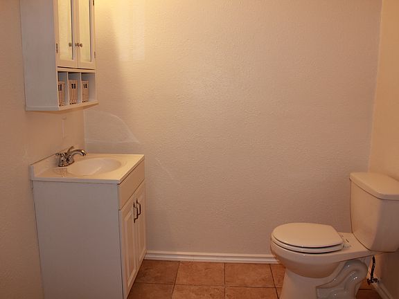 1/2 BATHROOM