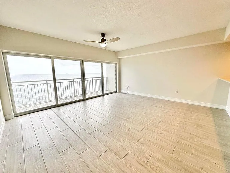 1825 Riverside Dr #404 — Photo 16