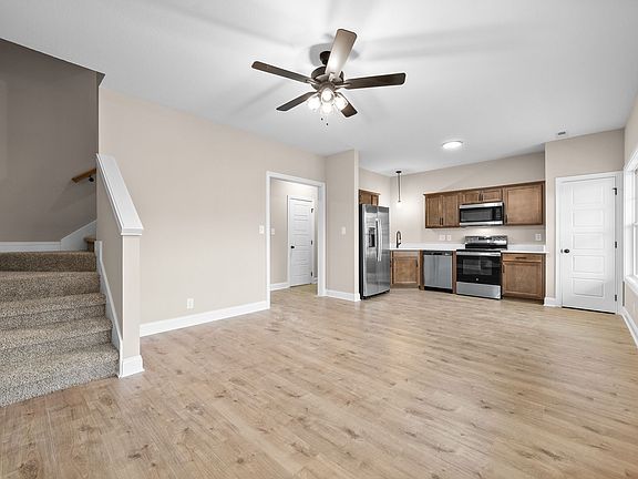 5th image of 159 Cardinal Crk