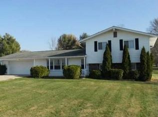 7797 Lake Dr, Newark, OH 43056