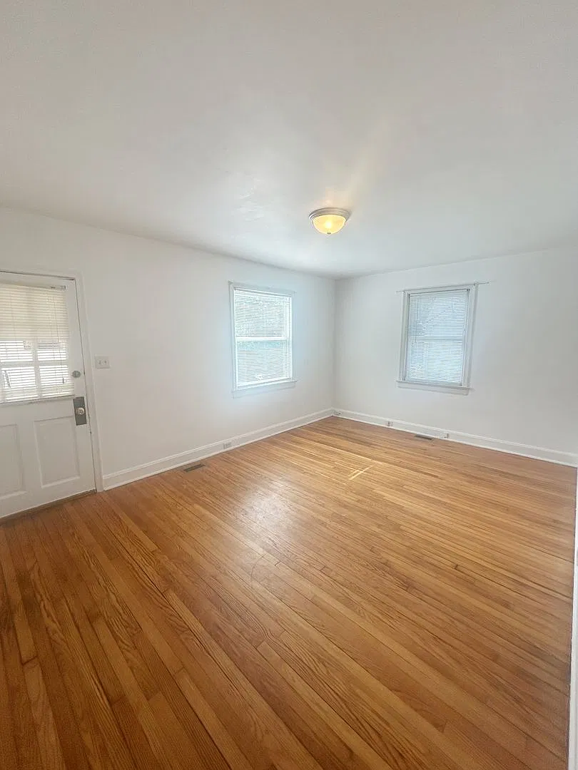 318 Clark St — Photo 4