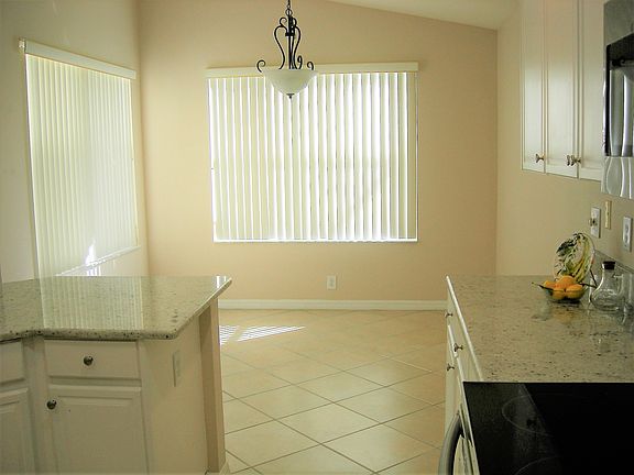 5th image of 4617 River Close Blvd