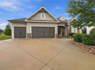 11559 S Roundtree St, Olathe, KS 66061